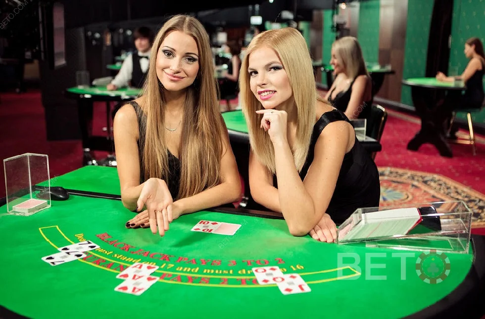 Area permainan kartu dan dadu pada kasino live